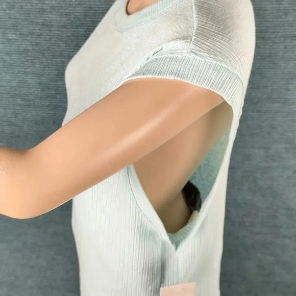 NWT Sleeveless Textured Tee Shirt With Long Armholes. So Brand Muscle Tank - Picture 5 of 11